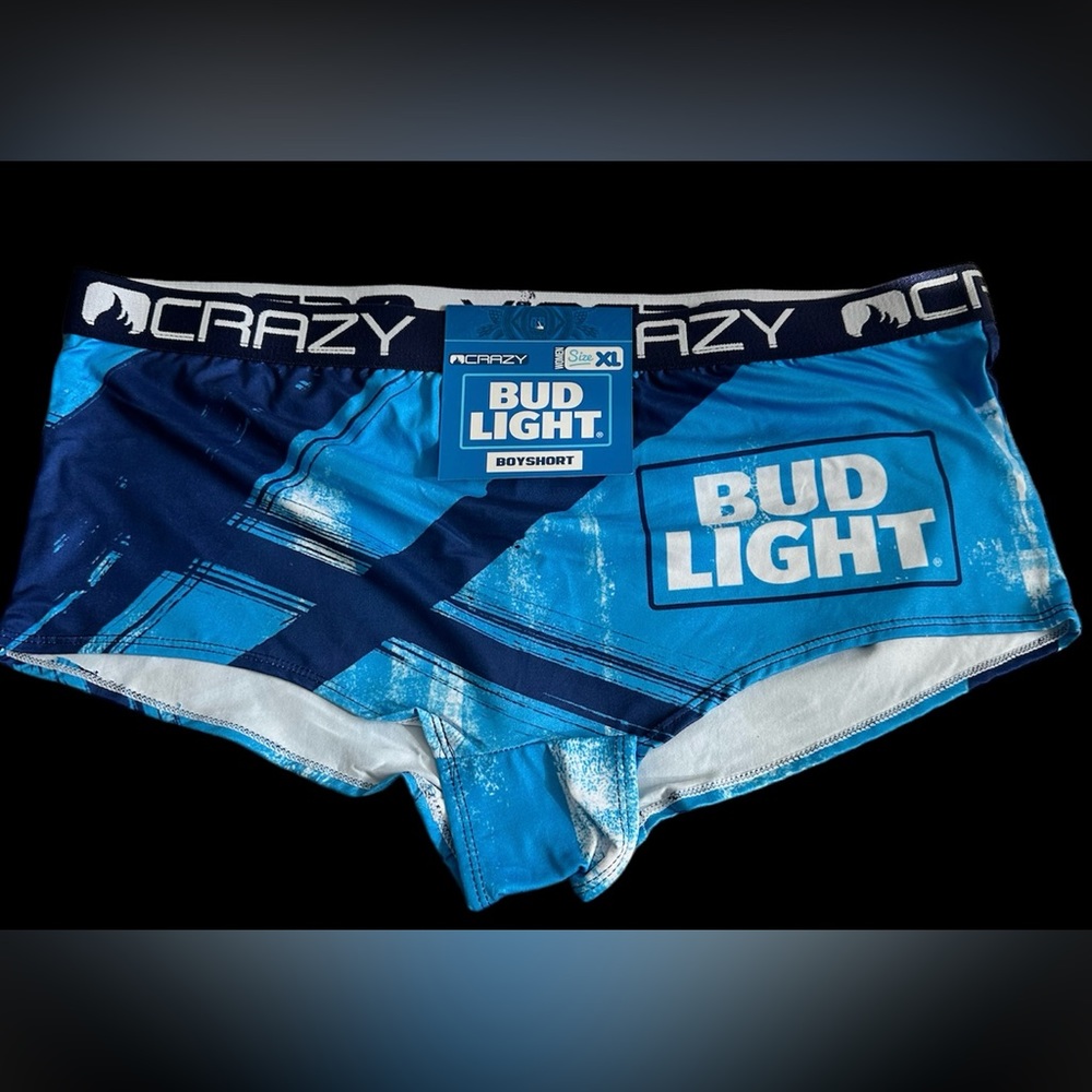 BOY SHORTS